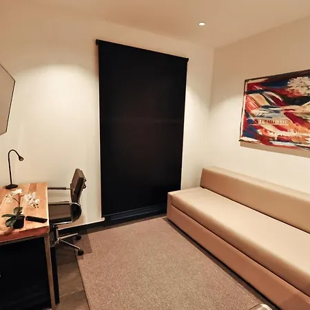 Comfortwork Barcelona Airport 24h Auto-check In Guest house El Prat de Llobregat