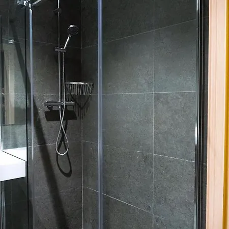 Comfortwork Barcelona Airport 24h Auto-check In Guest house