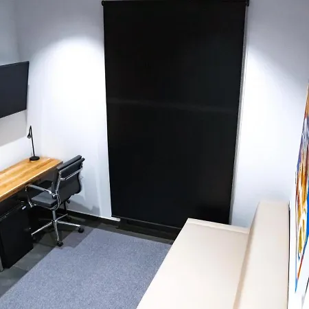 Comfortwork Barcelona Airport 24h Auto-check In Guest house