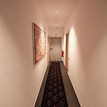 Comfortwork Barcelona Airport 24h Auto-check In Affittacamere *